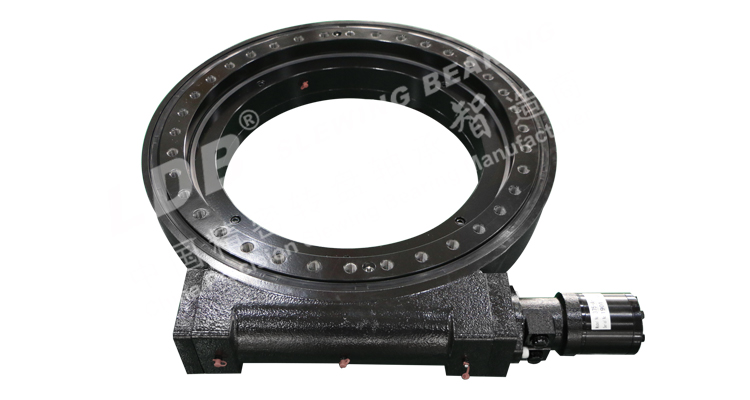 回轉(zhuǎn)驅(qū)動在煤礦鉆機應用